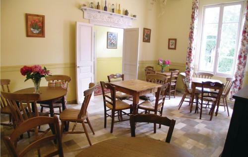 Thirteen-bedroom Holiday Home In St. Medard De Mussidan