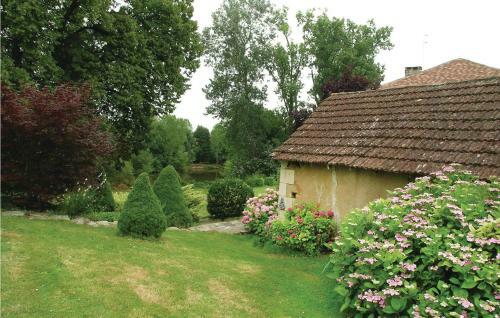 Thirteen-bedroom Holiday Home In St. Medard De Mussidan