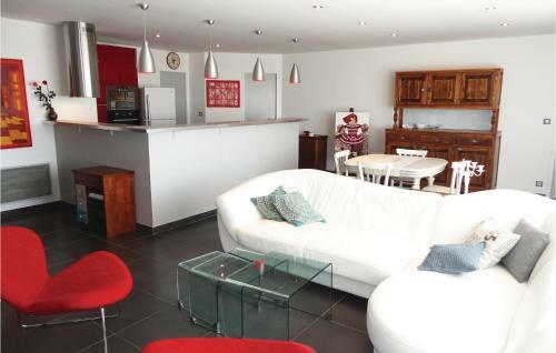 Two-bedroom Apartment In Sauvian