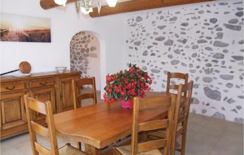 Three-bedroom Holiday Home In Sigoyer