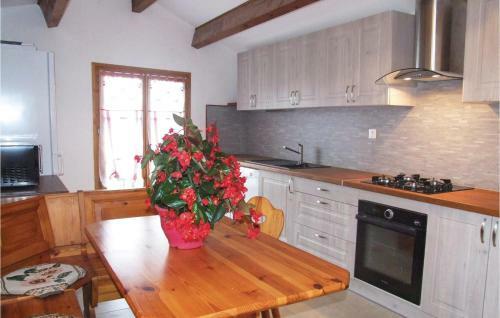 Three-bedroom Holiday Home In Sigoyer