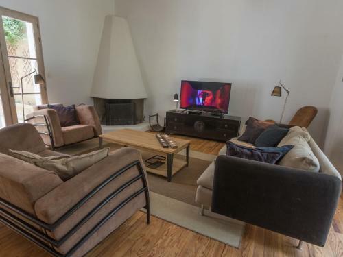 Charming Villa In Siran With Pool