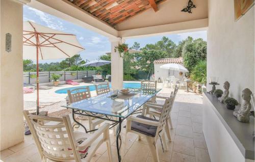 Three-bedroom Holiday Home In Tourves