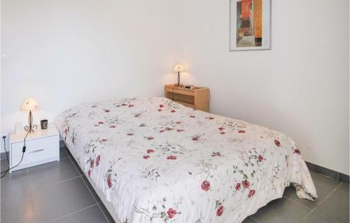 Three-bedroom Holiday Home In Tourves