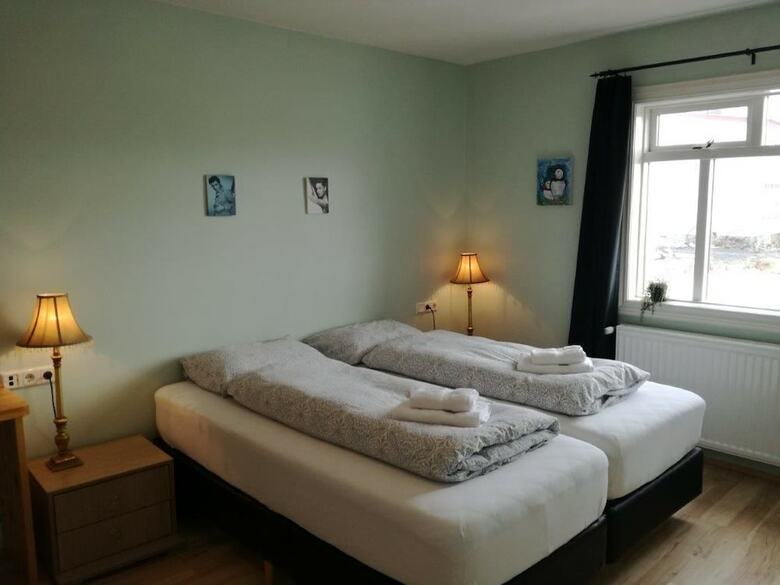 Hostal Guesthouse Storu-laugar