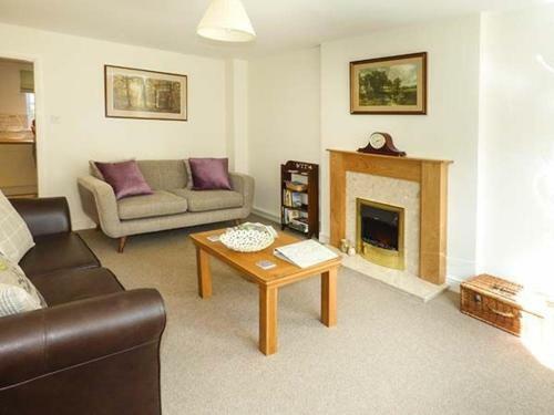 4 Aldelyme Court