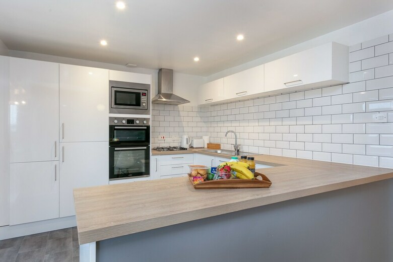 Logan Bay - Donnini Apartments