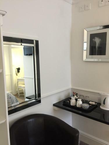 Bed & Breakfast Melbourne House + Annex