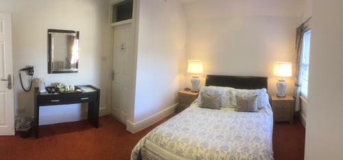 Bed & Breakfast Melbourne House + Annex