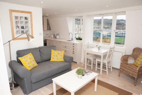 Bright 1 Bedroom Apartment With Views In Bath