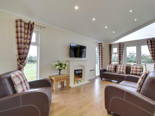 Lodge Cackle Hill Lakes
