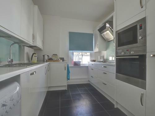 Panoramic Apartment In Bexhill Kent With Balcony