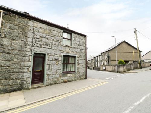 20 Glynllifon Street