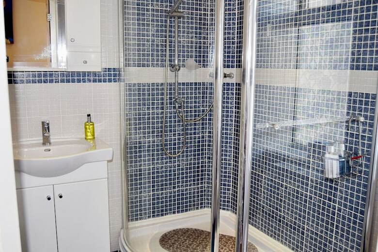 Hostal Avenue Guest House