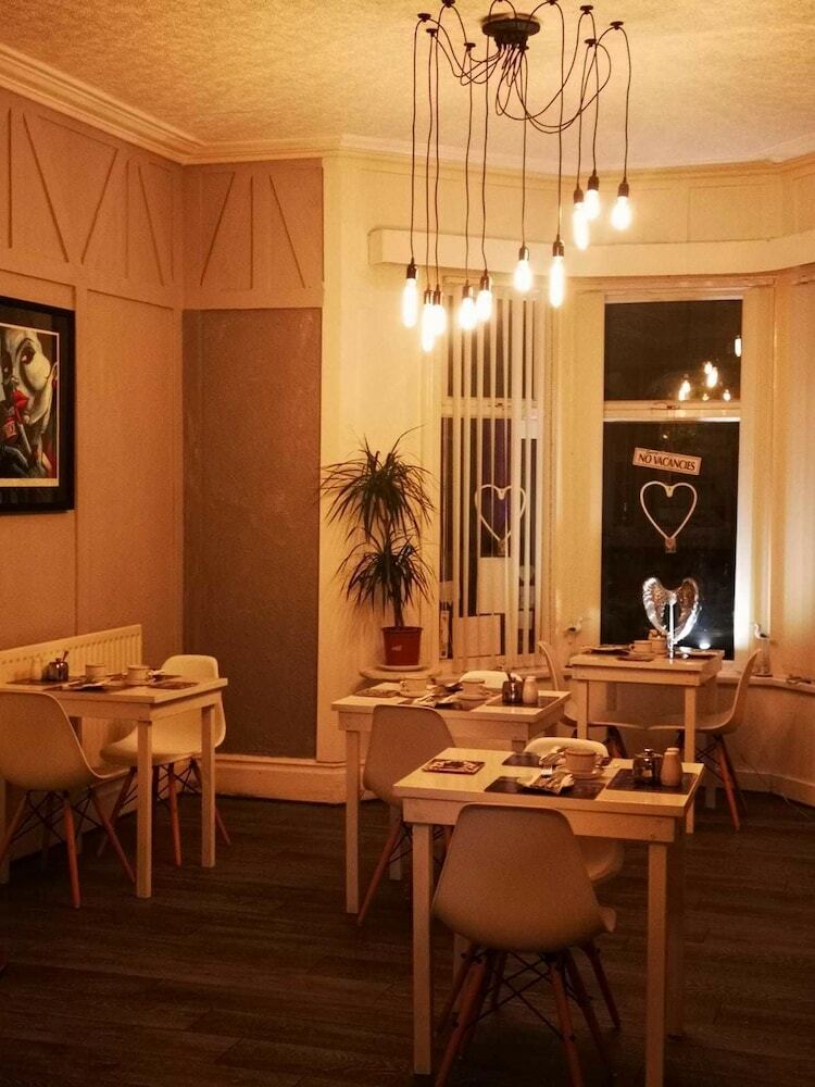Lynbar Hotel