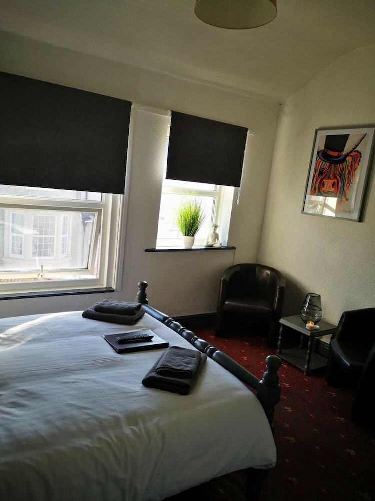 Lynbar Hotel