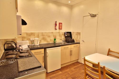 Lynton Apartments