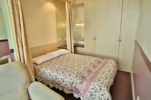Lynton Apartments