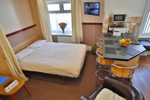 Lynton Apartments