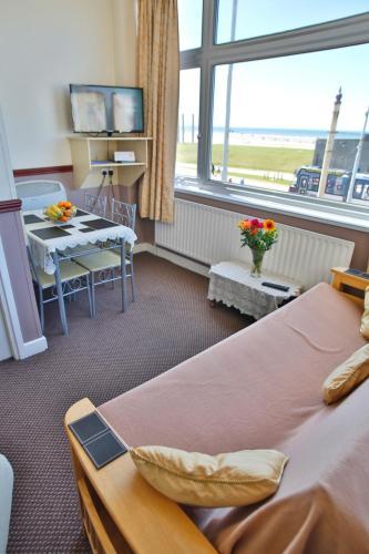 Lynton Apartments