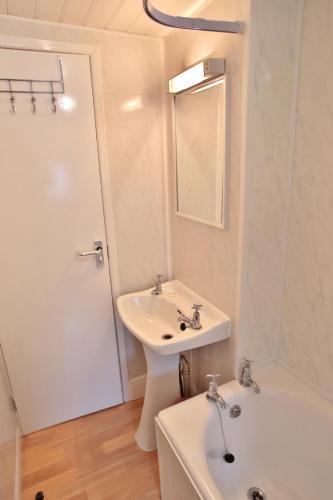 Lynton Apartments