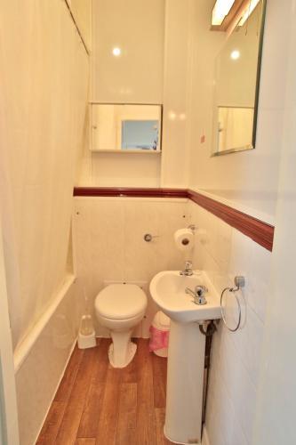 Lynton Apartments