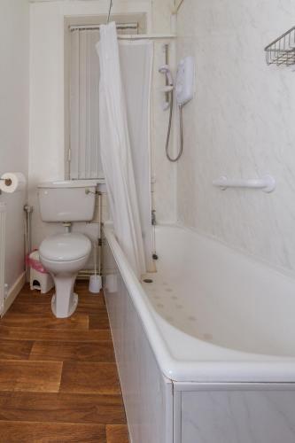 Lynton Apartments