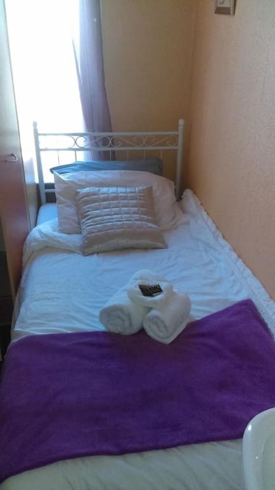 Hostal The Cafe Guest House