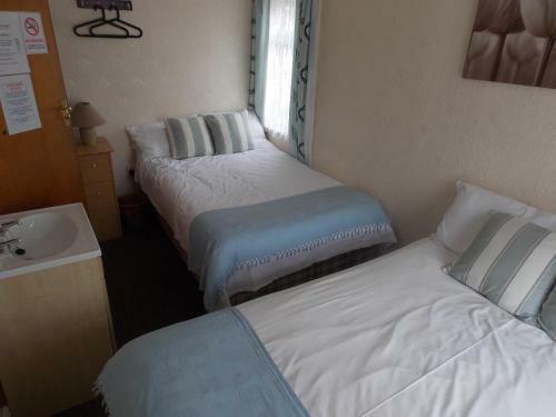 Hostal New Derina Hotel