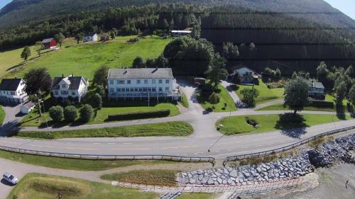 Hotel Eidsv�g Fjordhotell
