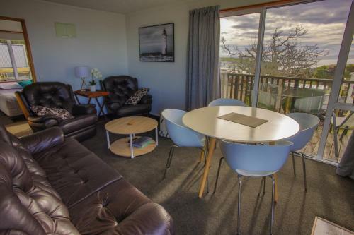 Nugget View Kaka Point Motels