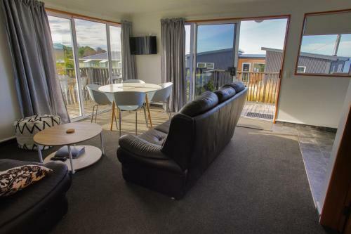 Nugget View Kaka Point Motels