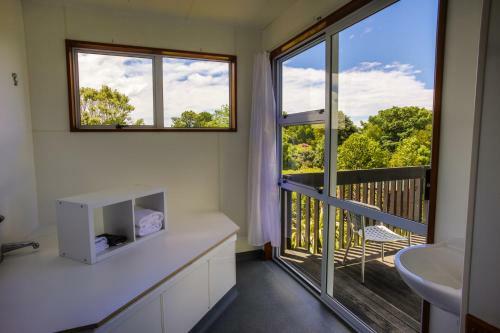 Nugget View Kaka Point Motels