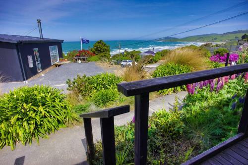 Nugget View Kaka Point Motels