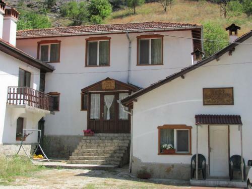 Petleto Houses