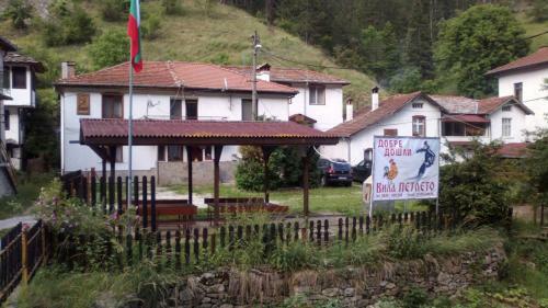 Petleto Houses