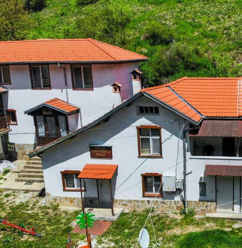 Petleto Houses