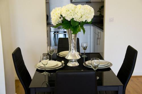 Central Brentwood - Essex Apartments