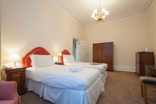 Albany Hotel
