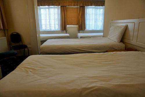 Albany Hotel