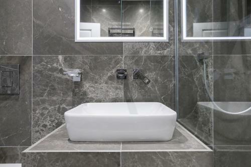 Luxurious Royal York Crescent Apartment
