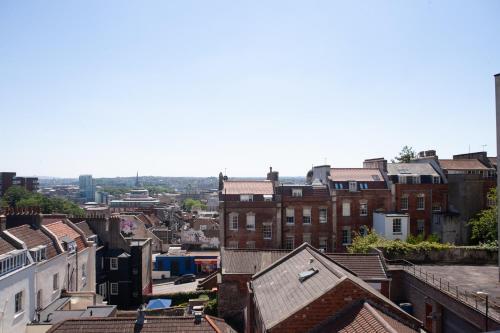 1 Bedroom Apartment With Private Roof Terrace