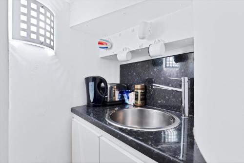 Apartamento Modern Boho Studio - Super Central Brighton - Sleeps 1 To 3 Guests - Free Wifi