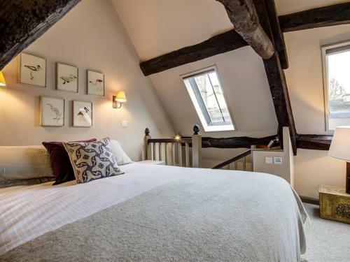 2 Lawrence Lane, Burford