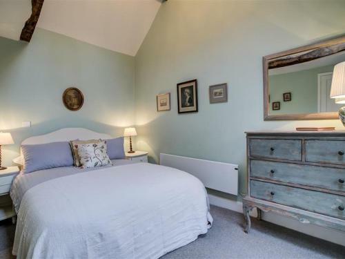 2 Lawrence Lane, Burford