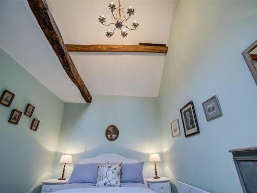 2 Lawrence Lane, Burford