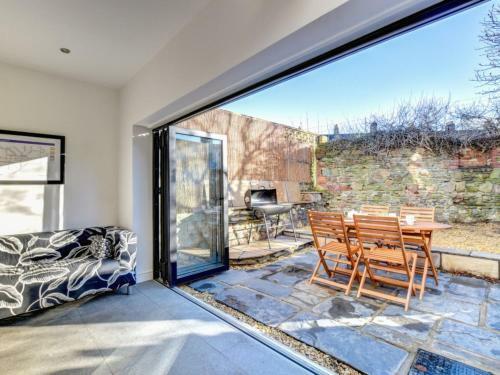 Holiday Home Ty Pontcanna