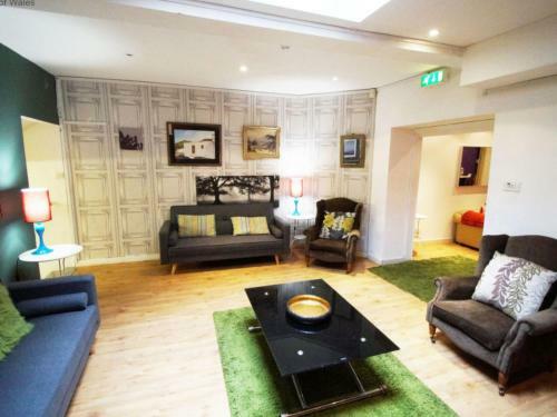 Holiday Home Cardiff House