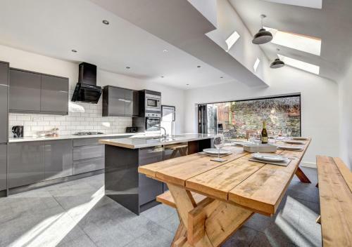 Glan Yr Afon Cardiff Townhouse