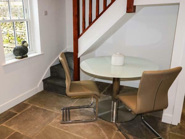 2 Primitive Mews